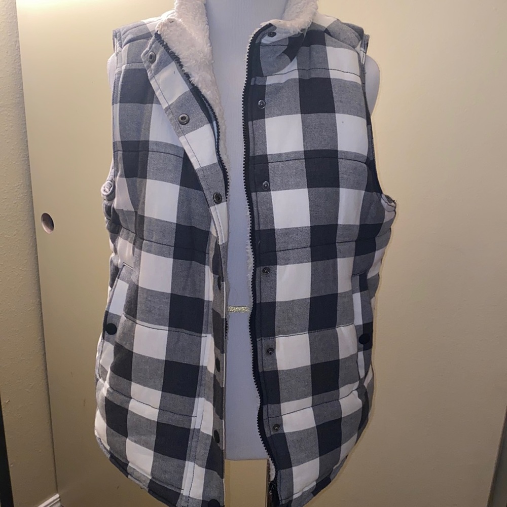 Vest black and white checkered